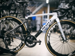 Tom Pidcock's SCOTT Addict RC for the Giro in detail