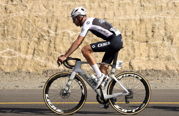 Novos tênis Q36.5 Unique Pro: sola artesanal em fibra de carbono e potência direta em cada pedalada