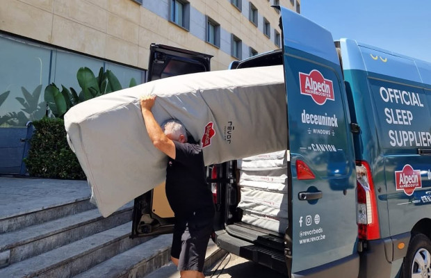 Chaque cycliste de l'Alpecin dormira sur son propre matelas et oreiller à chaque étape du Giro