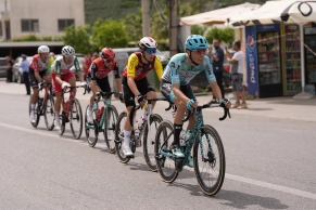 Pedersen wins the first stage and Mikel Landa withdraws from the 2025 Giro d'Italia after suffering a serious crash