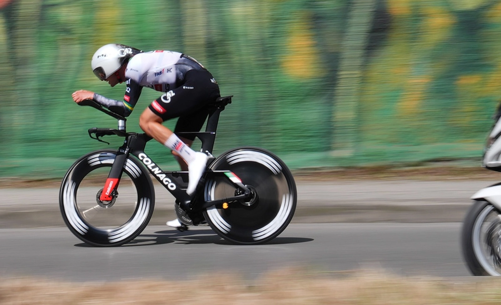 Primoz Roglic se viste de rosa en Giro de Italia tras una contrarreloj que vencía Joshua Tarling