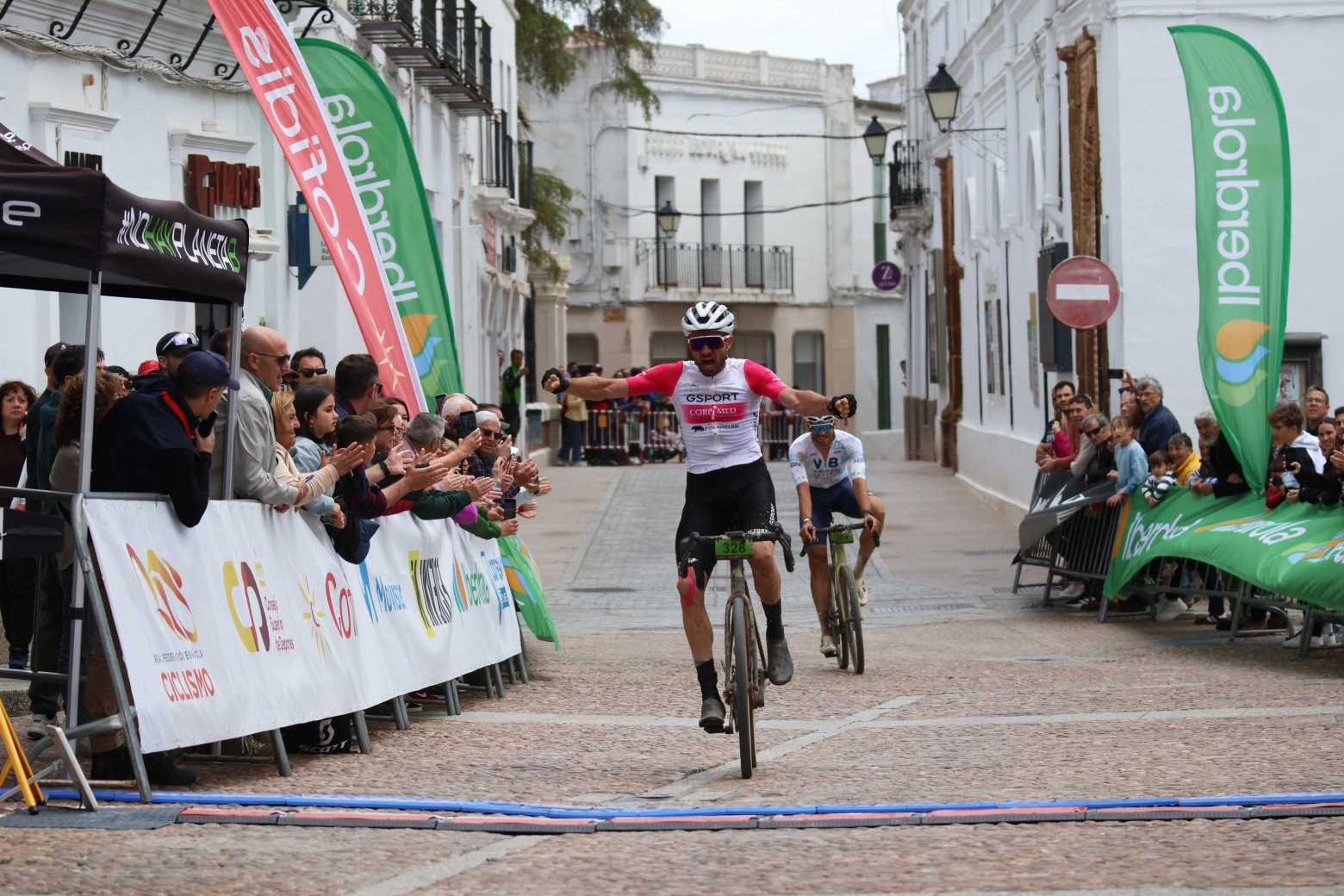 José Miguel Fernández y Marta Tora ganan el Campeonato de España de Gravel