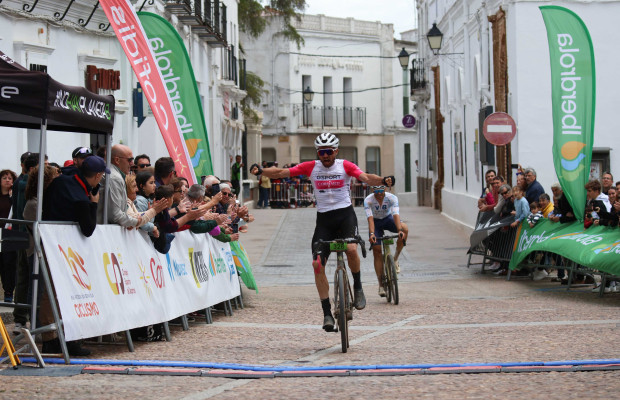 José Miguel Fernández y Marta Tora ganan el Campeonato de España de Gravel
