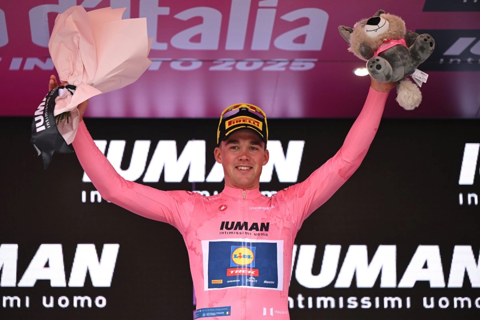 Two out of two for Mads Pedersen who also regains the pink jersey of the Giro d'Italia