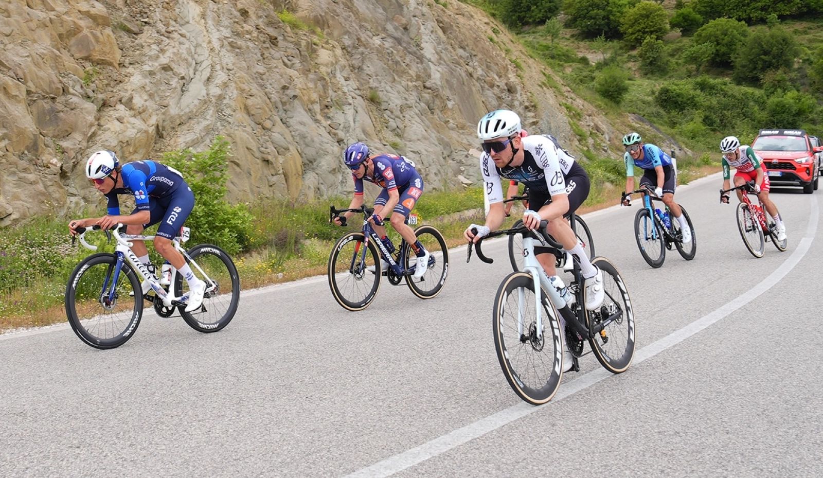 Two out of two for Mads Pedersen who also regains the pink jersey of the Giro d'Italia