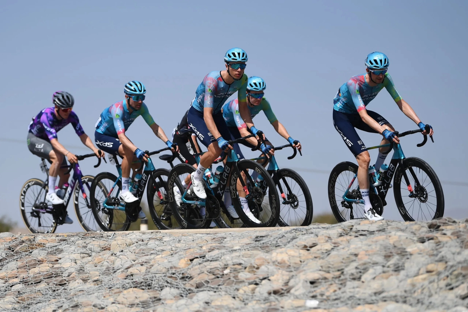 Avoiding Pogacar, Chinese bikes, or improving nutrition: some keys to how XDS-Astana has moved out of the relegation zone