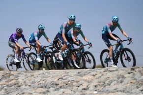 Evitar a Pogacar, bicis chinas o mejorar la alimentación: algunas claves de cómo XDS-Astana ha salido de la zona de descenso