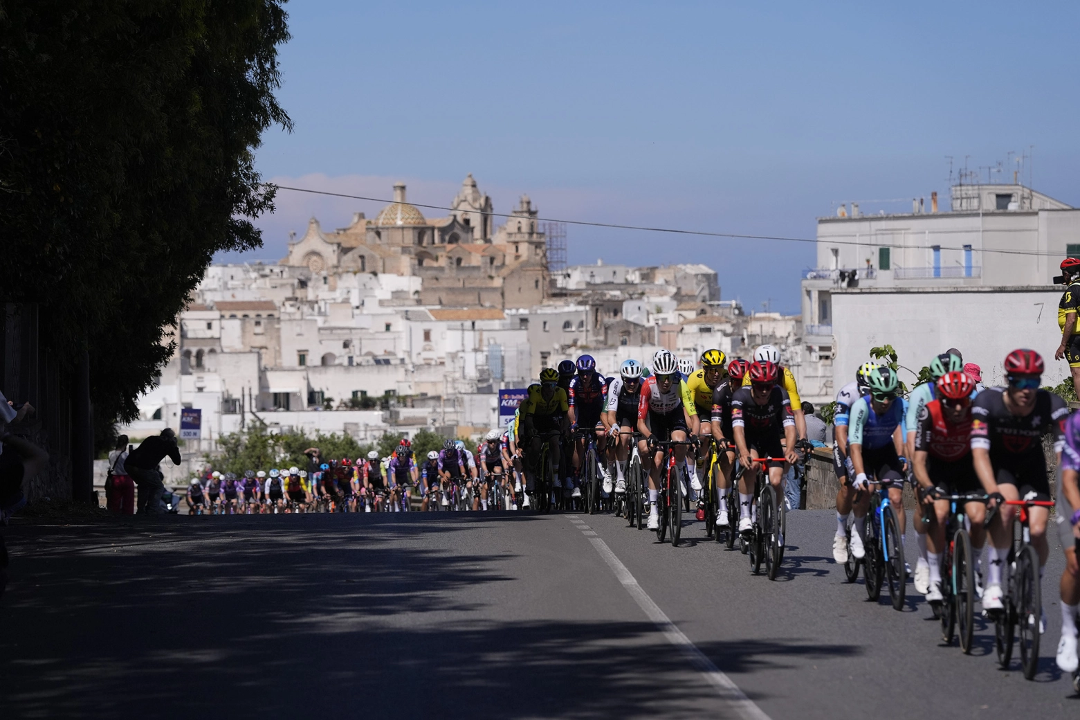 Casper van Uden surprises by winning the sprint in the 4th stage of the Giro d'Italia 2025