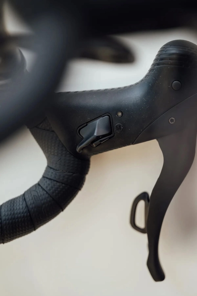 The 13v is about to reach the road with the new electronic group that Campagnolo is testing in competition