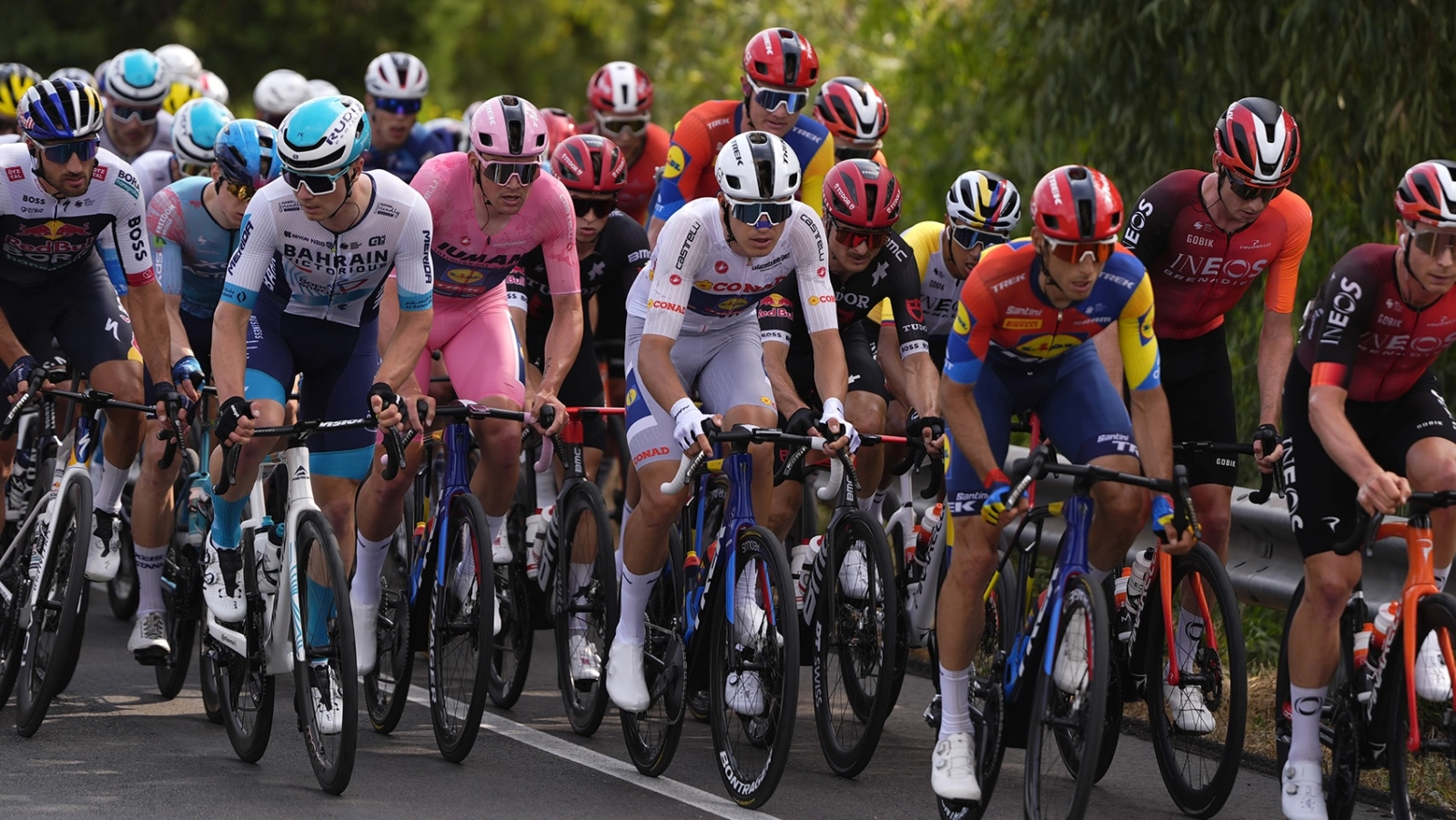 Mads Pedersen takes his third victory in the Giro d'Italia 2025