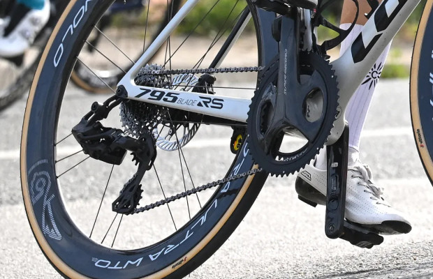 The 13v is about to reach the road with the new electronic group that Campagnolo is testing in competition