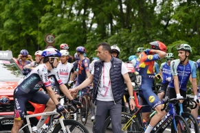 The rain marks stage 6 of the Giro d'Italia in which Kaden Groves won an atypical sprint