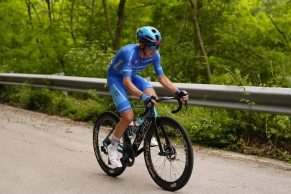 The rain marks stage 6 of the Giro d'Italia in which Kaden Groves won an atypical sprint