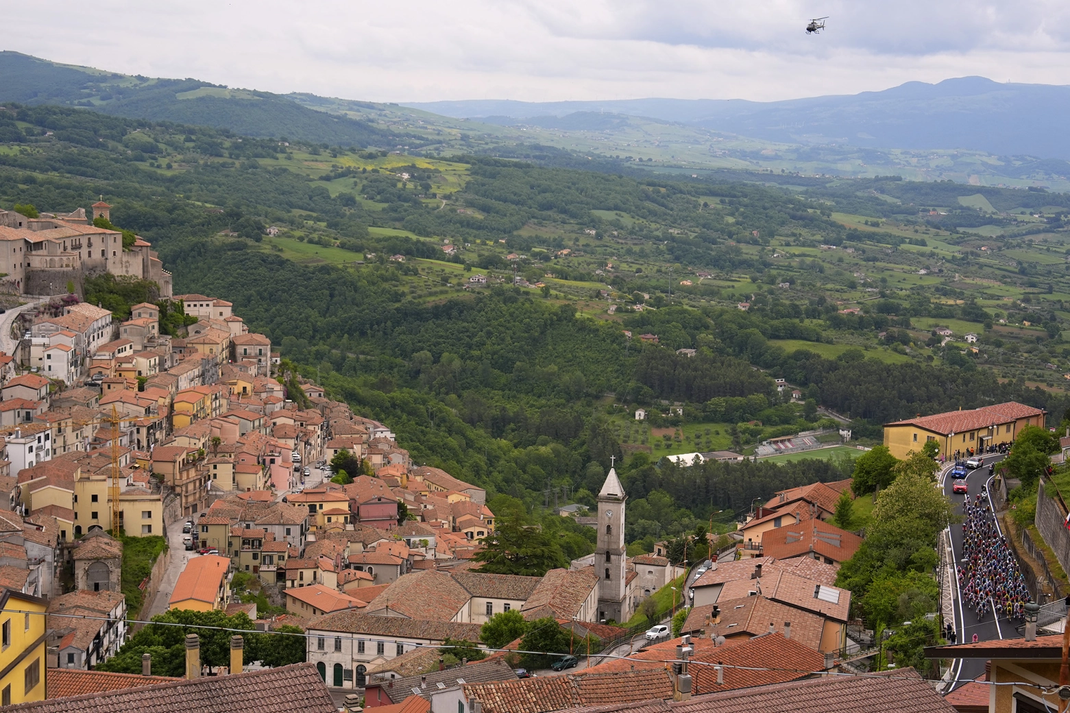 The rain marks stage 6 of the Giro d'Italia in which Kaden Groves won an atypical sprint