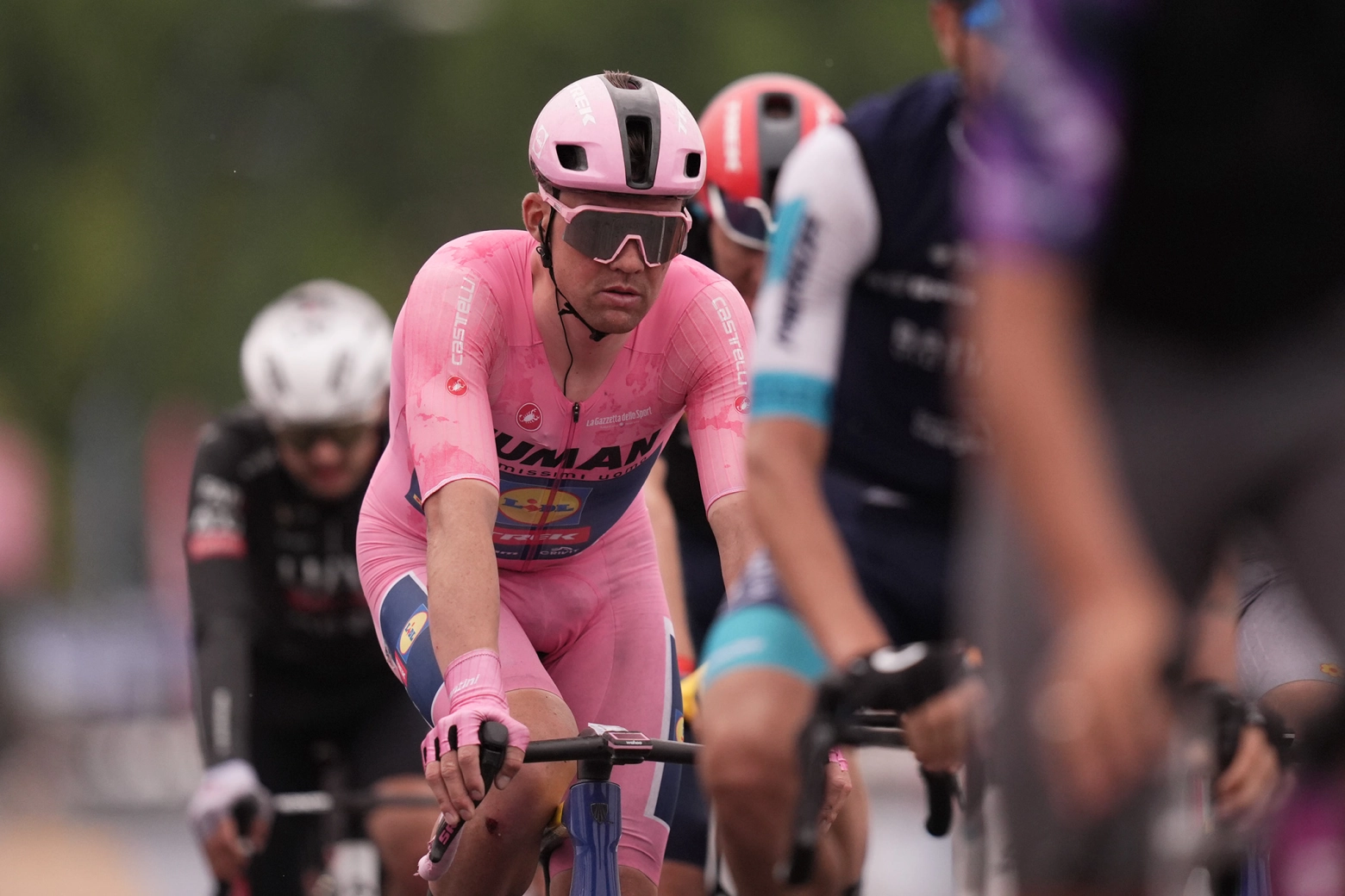 The rain marks stage 6 of the Giro d'Italia in which Kaden Groves won an atypical sprint