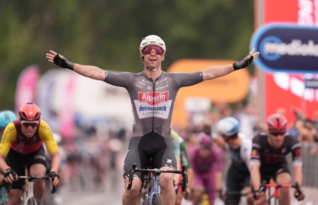 A chuva marca a etapa 6 do Giro d'Italia, na qual Kaden Groves venceu um sprint atípico