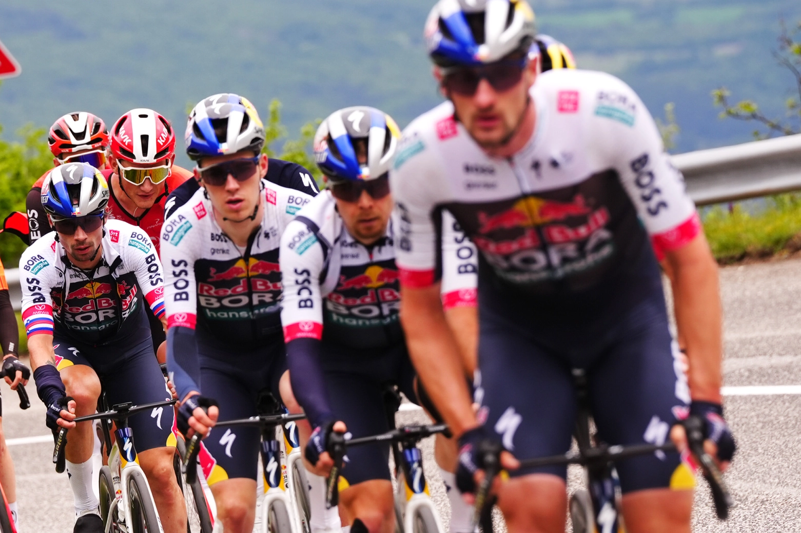 Juan Ayuso beats Primoz Roglic in the first mountain finish of the Giro d'Italia