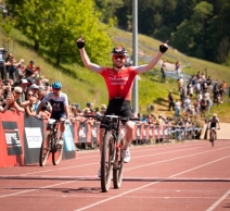 Flückiger beats Schurter, Keller flies and Henderson shines at the Bike Revolution in Huttwil