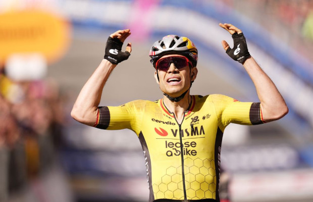 Wout van Aert vuelve a ganar y Del Toro dinamita el Giro de Italia y sale de rosa del sterrato