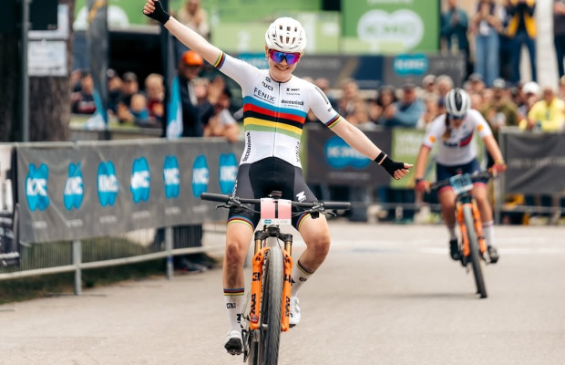 Pieterse debuts the rainbow jersey with a victory in Heubach