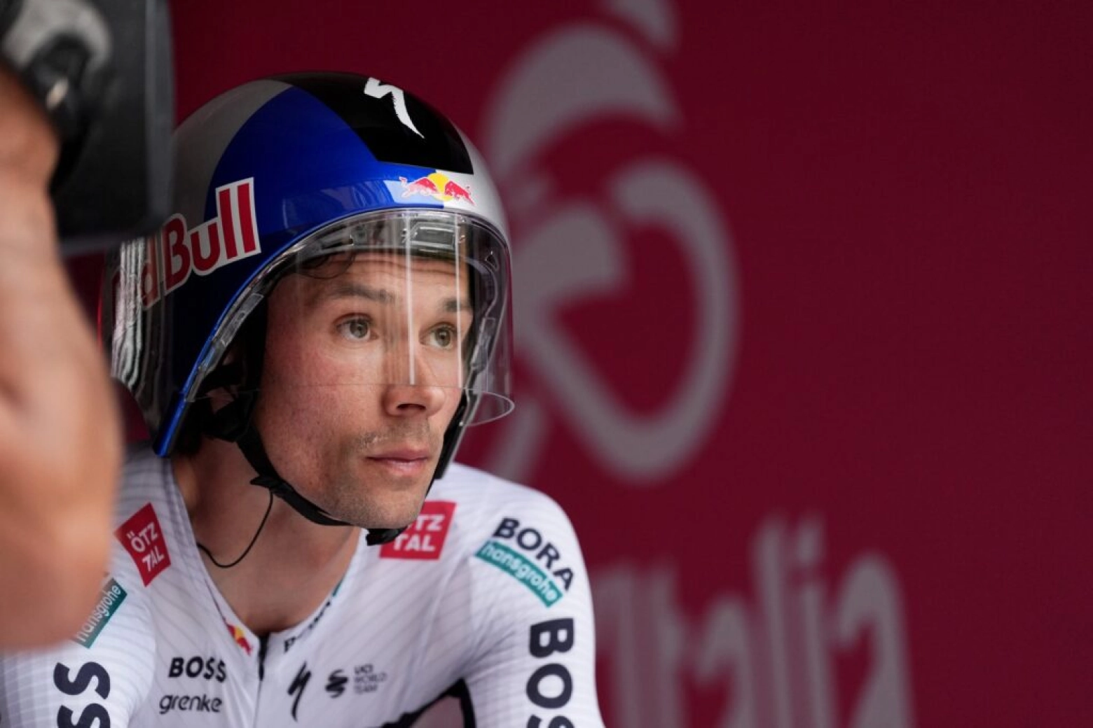 Primoz Roglic and Juan Ayuso are cutting time and tightening the classification of the Giro d'Italia