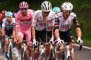 Richard Carapaz joins the party of the Giro d'Italia with a victory of pure class