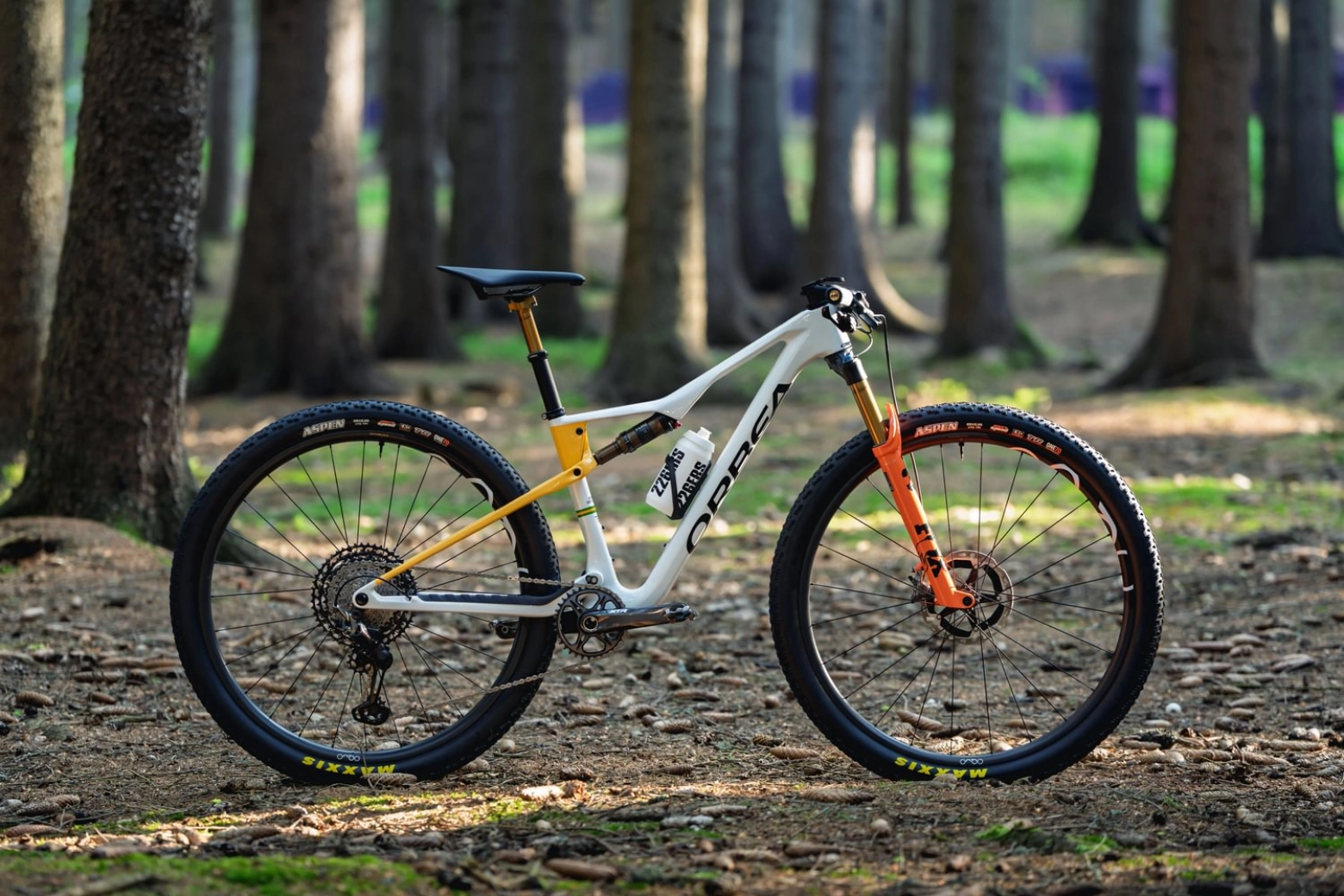 Bec Henderson debuts bike in Nove Mesto
