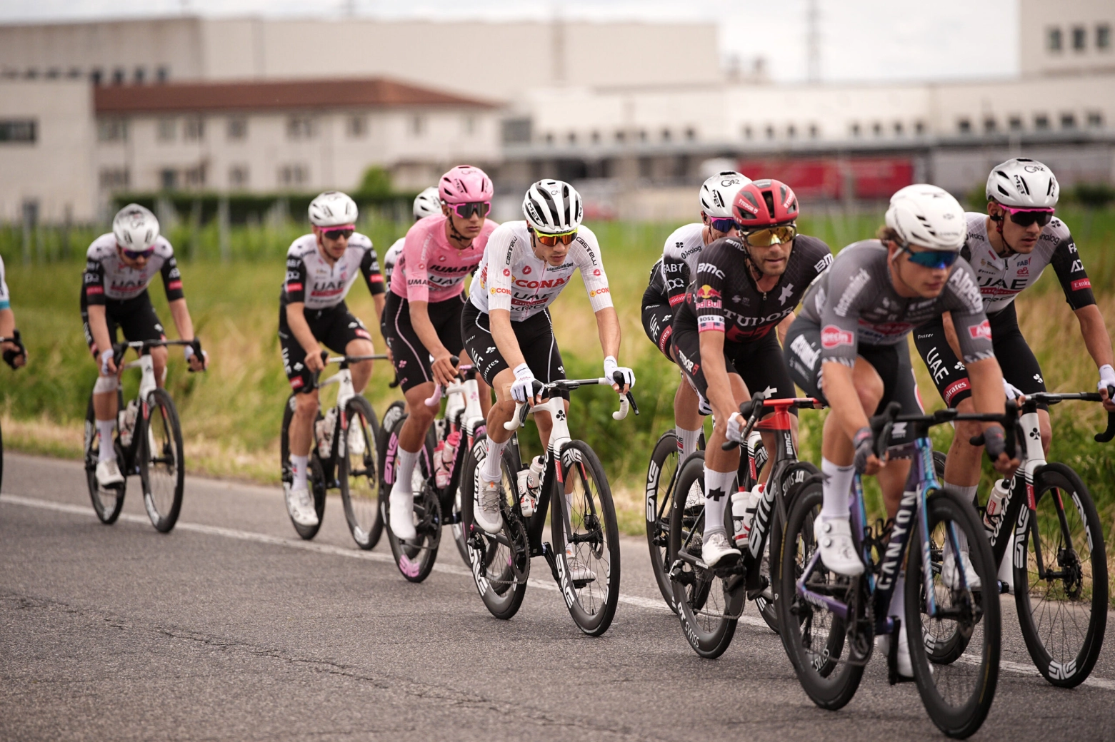 Pedersen also wins in the uphill. He adds 4 victories and gives Lidl-Trek their fifth stage win in this Giro d'Italia