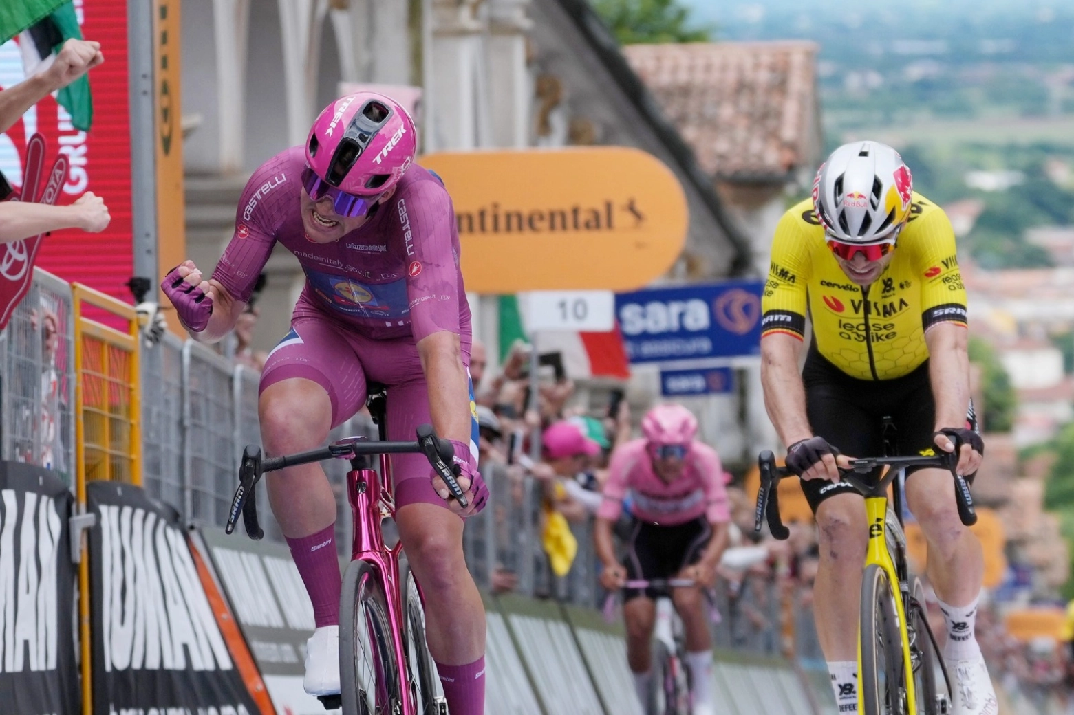 Pedersen also wins in the uphill. He adds 4 victories and gives Lidl-Trek their fifth stage win in this Giro d'Italia