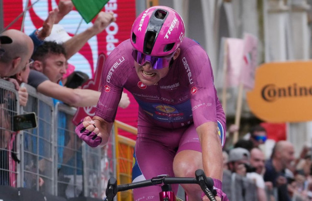 Pedersen também vence na subida. Ele soma 4 vitórias e dá à Lidl-Trek sua quinta etapa neste Giro d'Italia
