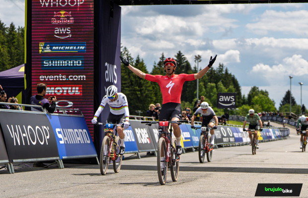 Chris Blevins remonta lo imposible para ganar y Puck Pieterse se impone con autoridad en la Copa del Mundo de Nove Mesto