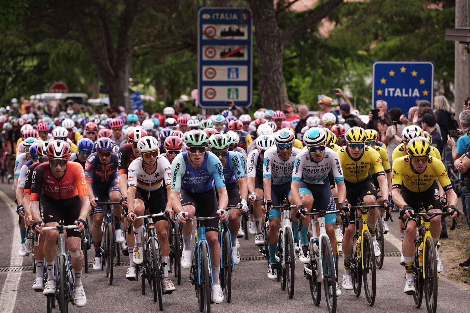 Kasper Asgreen wins a crash-filled stage of the Giro d'Italia that leaves Del Toro even more in the lead