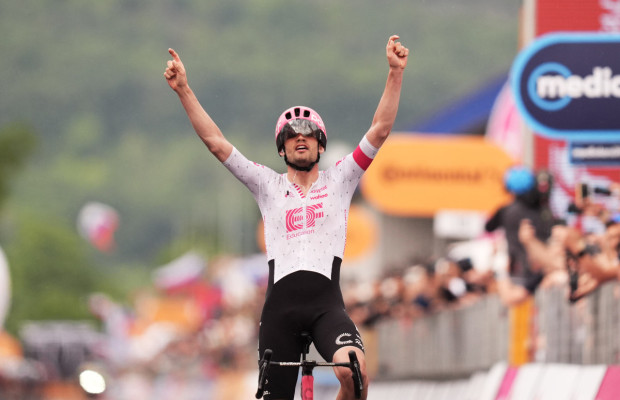 Kasper Asgreen gana una accidentada etapa del Giro de Italia que deja a Del Toro más líder