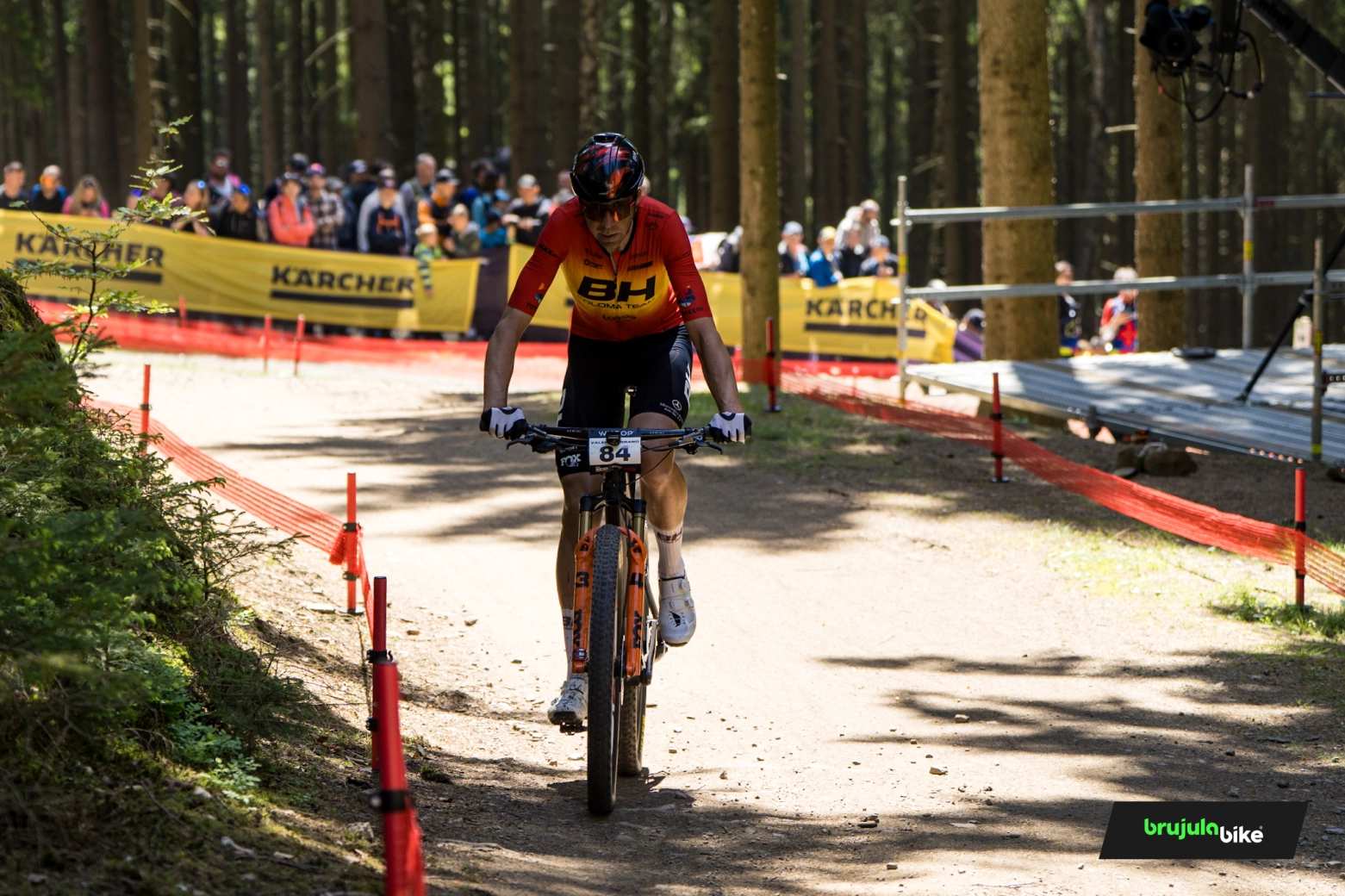 Chris Blevins signs another amazing performance in Nove Mesto and consolidates his dominance in the XCO World Cup 2025