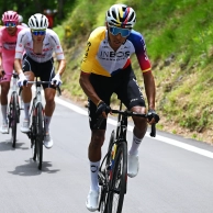 Great victory for Carlos Verona on the day that Primoz Roglic complicates the general classification of the Giro d'Italia