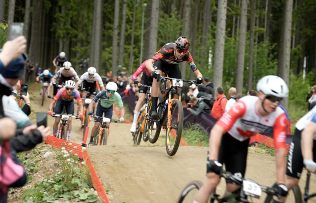 David Valero asks for respect from Mathieu van der Poel: "they do not respect the rest of their teammates for who they are"