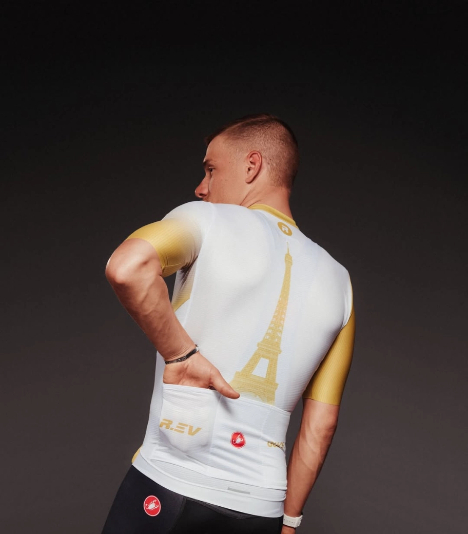 Evenepoel presents an exclusive outfit inspired by his double Olympic gold