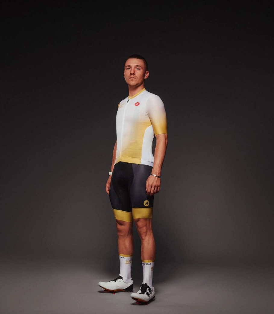 Evenepoel presents an exclusive outfit inspired by his double Olympic gold