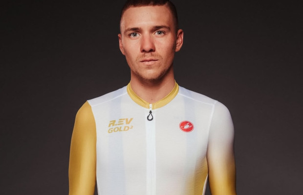 Evenepoel presents an exclusive outfit inspired by his double Olympic gold