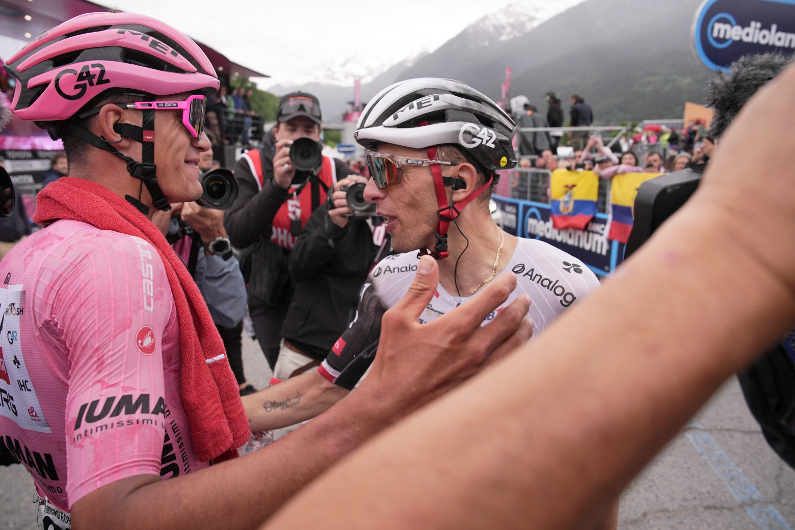 Del Toro defends the pink jersey of the Giro d'Italia like a champion against a Carapaz who continues to bet on winning