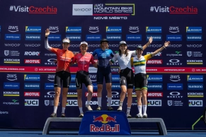 The trick of the bottle to count laps and other curiosities of the Orbea Fox Factory Team in Nove Mesto
