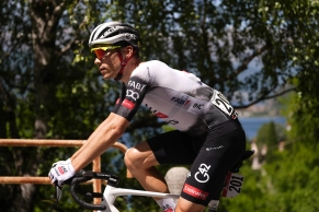 Nico Denz the strongest in the breakaway in stage 18 of the Giro d'Italia in which Juan Ayuso abandoned
