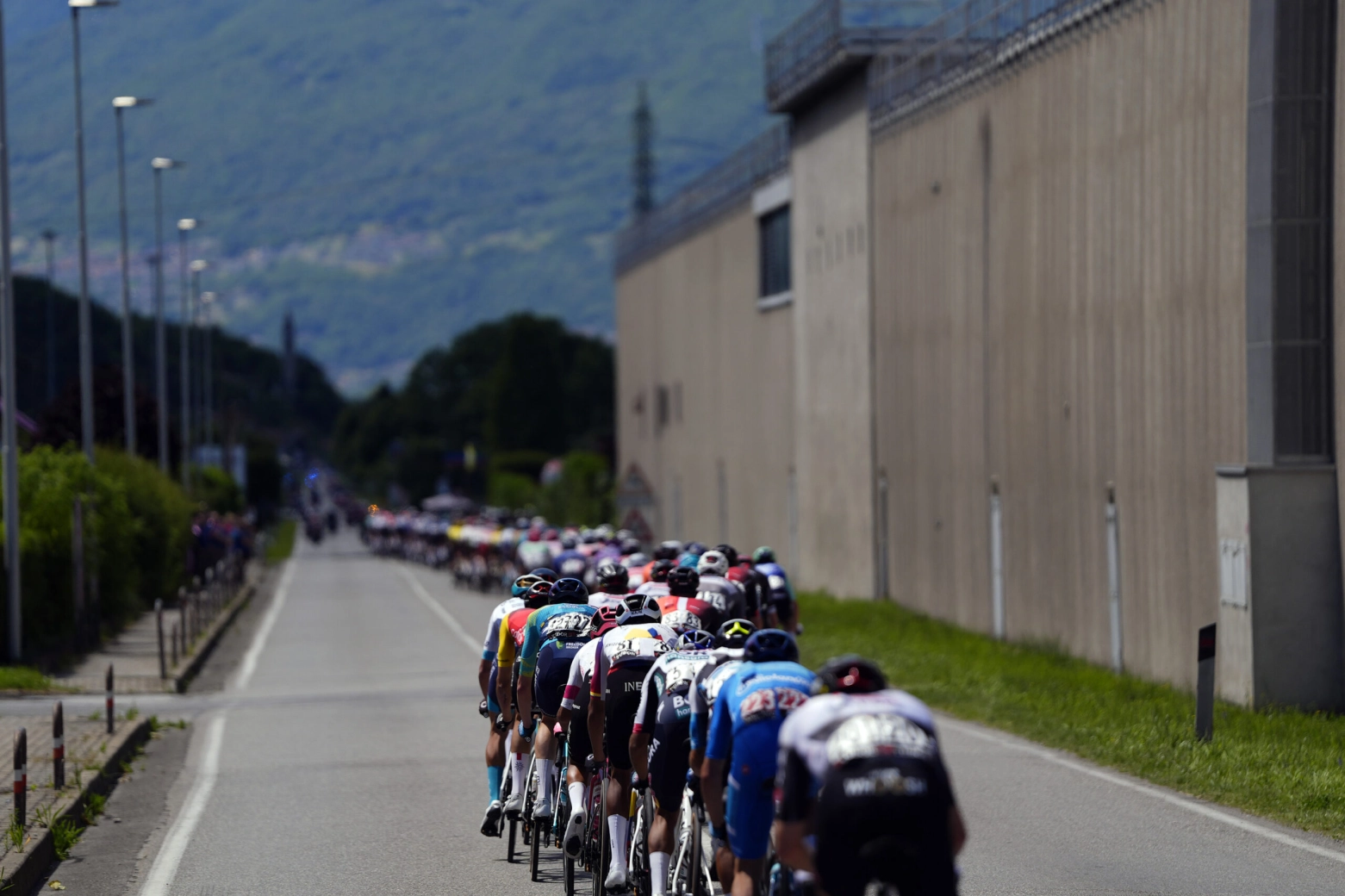 Nico Denz the strongest in the breakaway in stage 18 of the Giro d'Italia in which Juan Ayuso abandoned