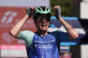 Del Toro is one step away from winning the Giro d'Italia after a very tough stage won by Nicolas Prodhomme