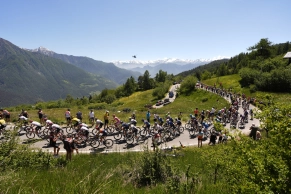 Del Toro is one step away from winning the Giro d'Italia after a very tough stage won by Nicolas Prodhomme