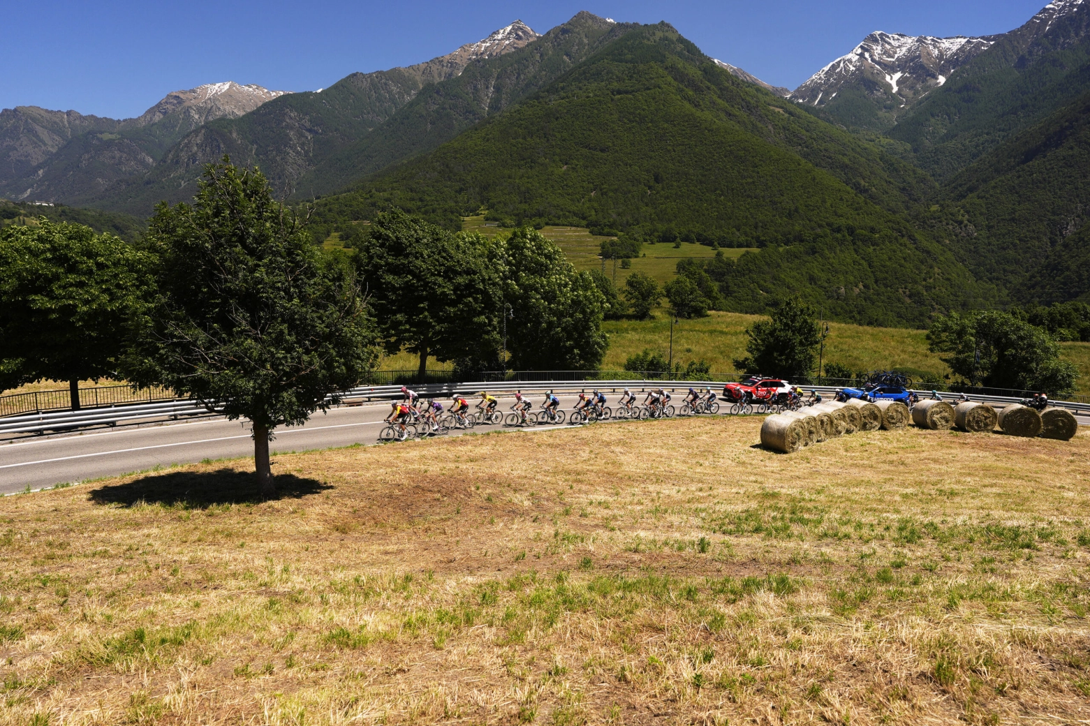 Del Toro is one step away from winning the Giro d'Italia after a very tough stage won by Nicolas Prodhomme