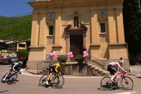 Del Toro is one step away from winning the Giro d'Italia after a very tough stage won by Nicolas Prodhomme