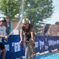 Karolina Migoń and Cameron Jones win the Unbound Gravel 2025