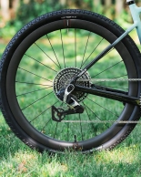 2 valves per wheel, that's the system Santa Cruz used in Unbound Gravel