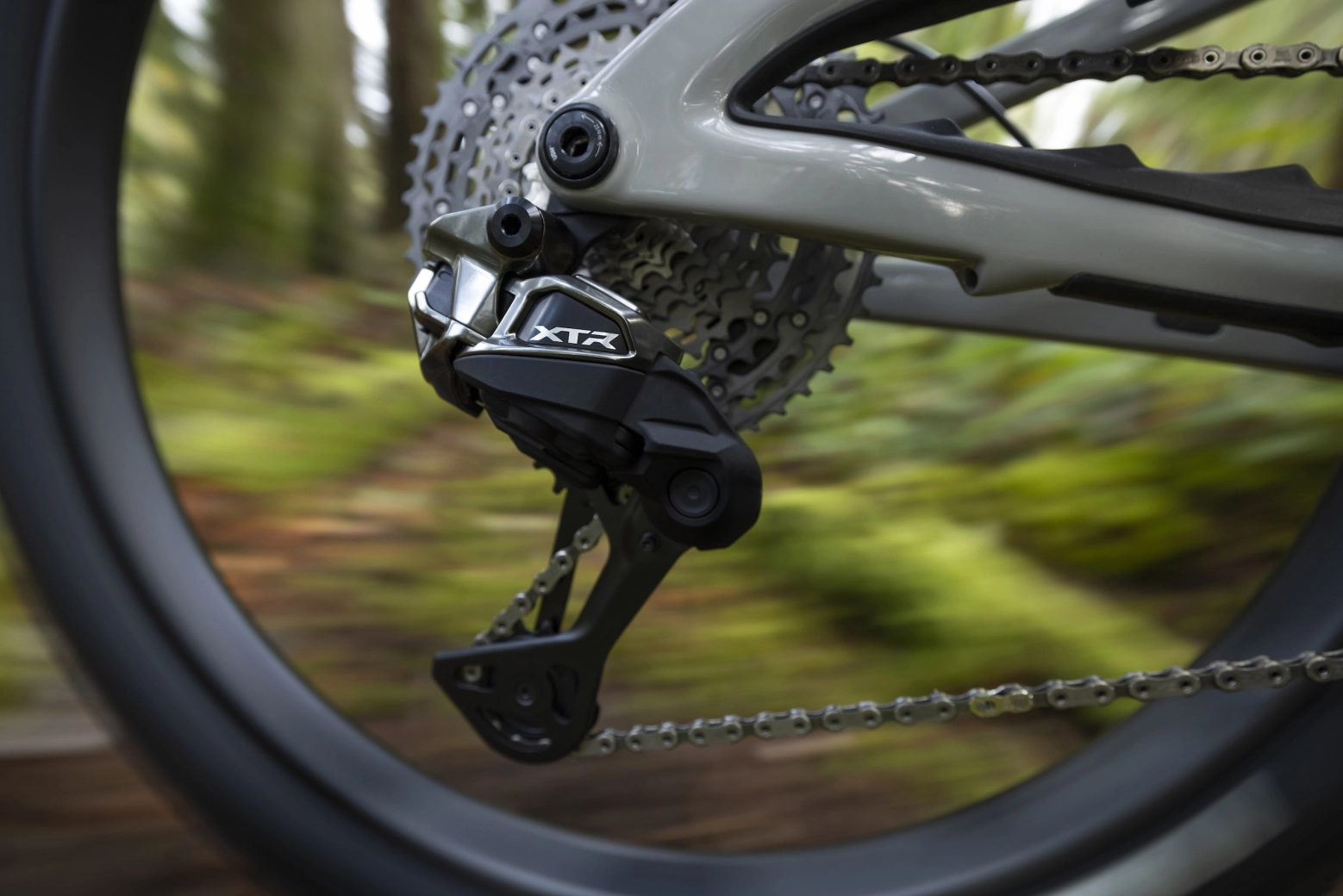 Shimano says goodbye to cables with its new electronic group XTR M9200 Di2